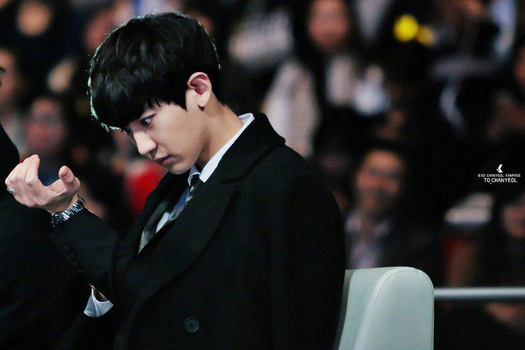 求朴灿烈黑发时期的照片? - 知乎