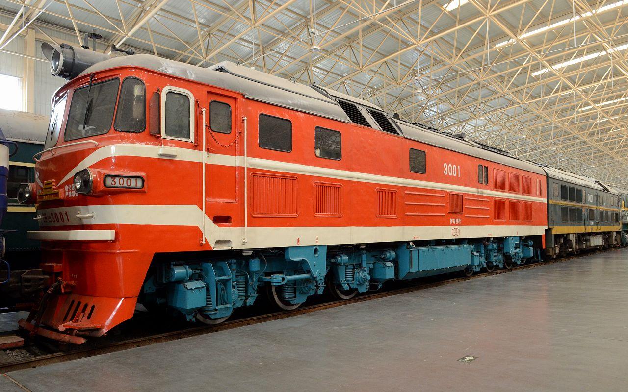 2017年10月抢救性拍摄金城江机务段旧址两辆内燃机车的车型小考