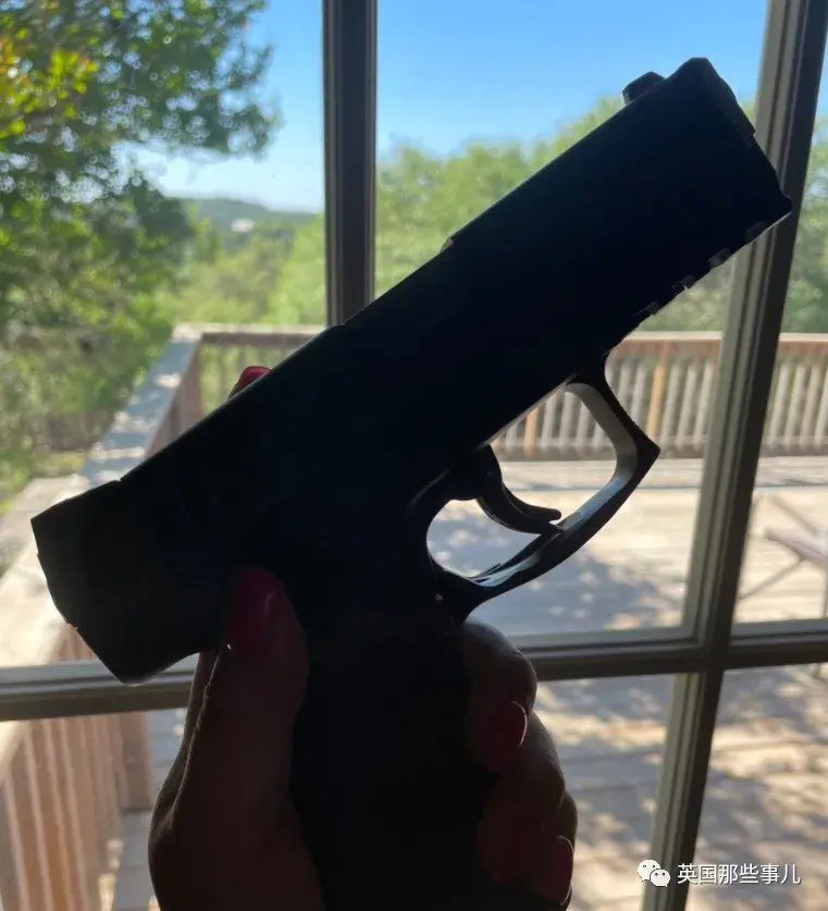 ""警方不允许带防狼喷雾器,他们说这属于武器.