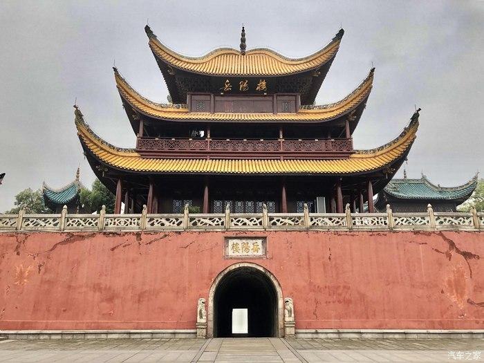 开着逍客到湖南三大名楼之一的岳阳楼游玩