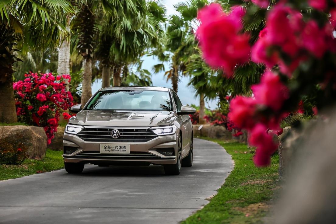 加长版雷凌广汽丰田新车凌尚将至