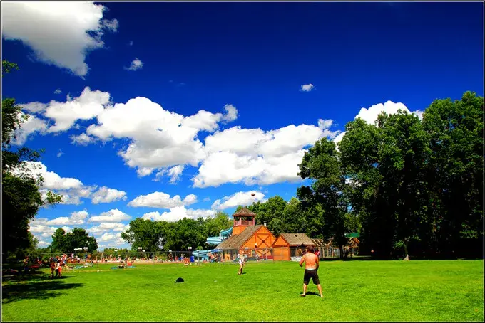 加拿大萨省给你诗和远方的生活居住成本低生活质量高还能轻松移民