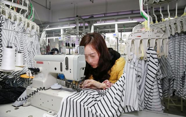 套标准的,在服装加工行业当中,每个地方根据当地薪酬水平和工厂规模