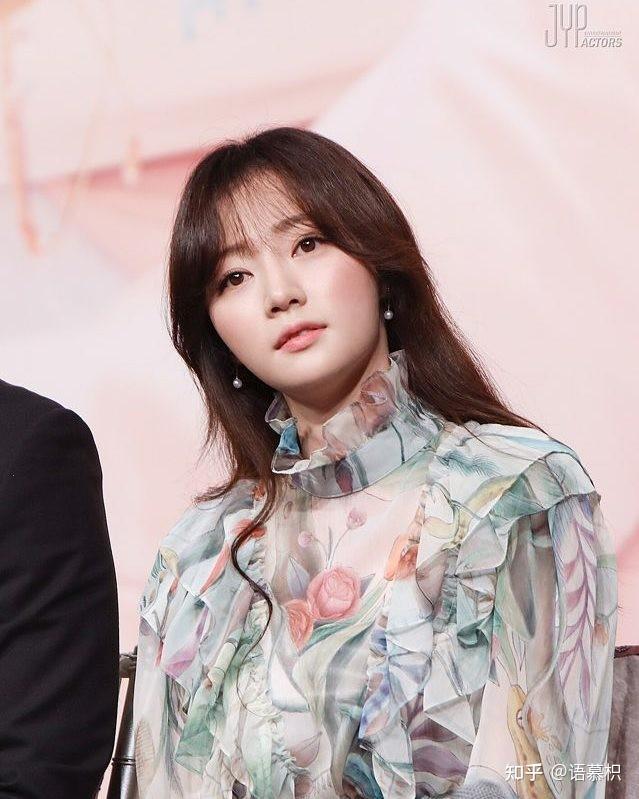 宋昰昀虽然在高中时期出道,并且在入行十年间拍摄了 20 多部电视剧与