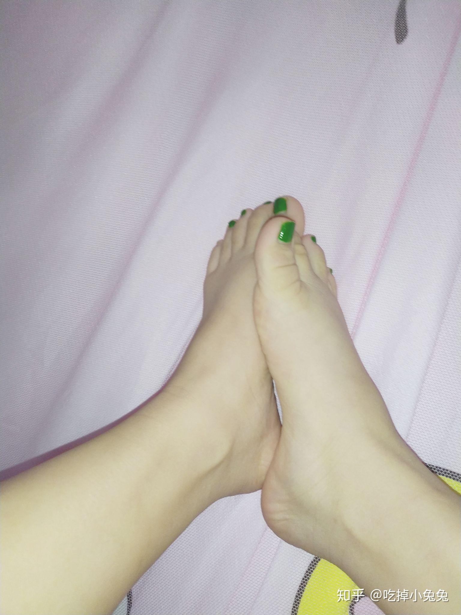 女生脚大也会很好看吧