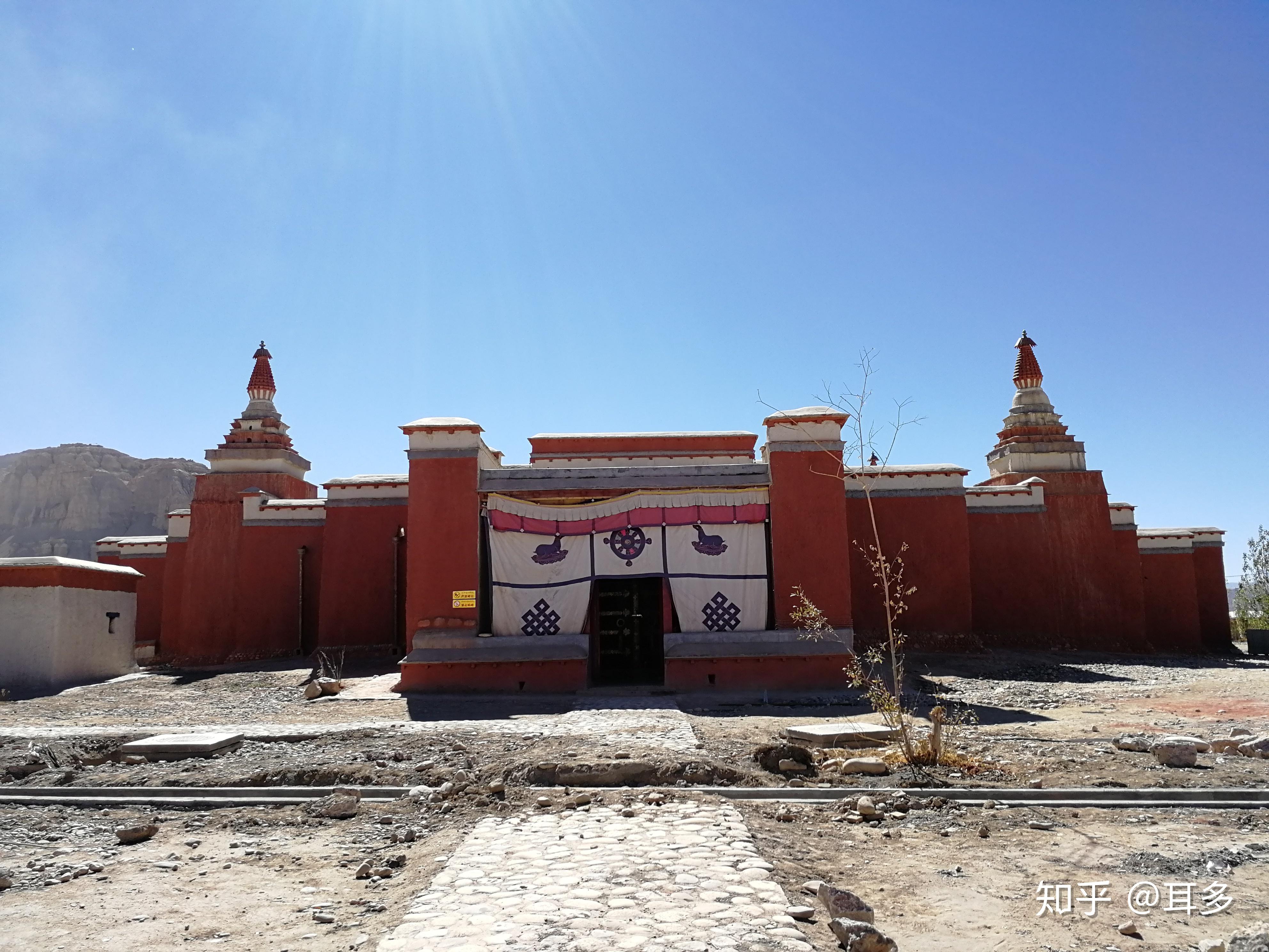 洛卓沃龙寺位于西藏山南洛扎县色乡……