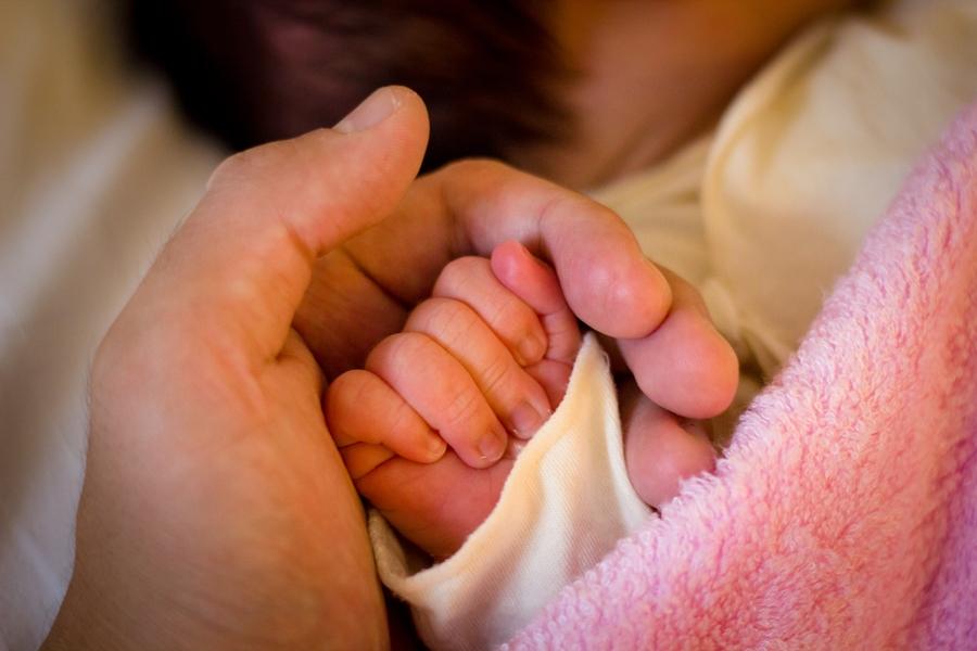 给出生15天的新生儿花3000元拍纪念照是否有必要