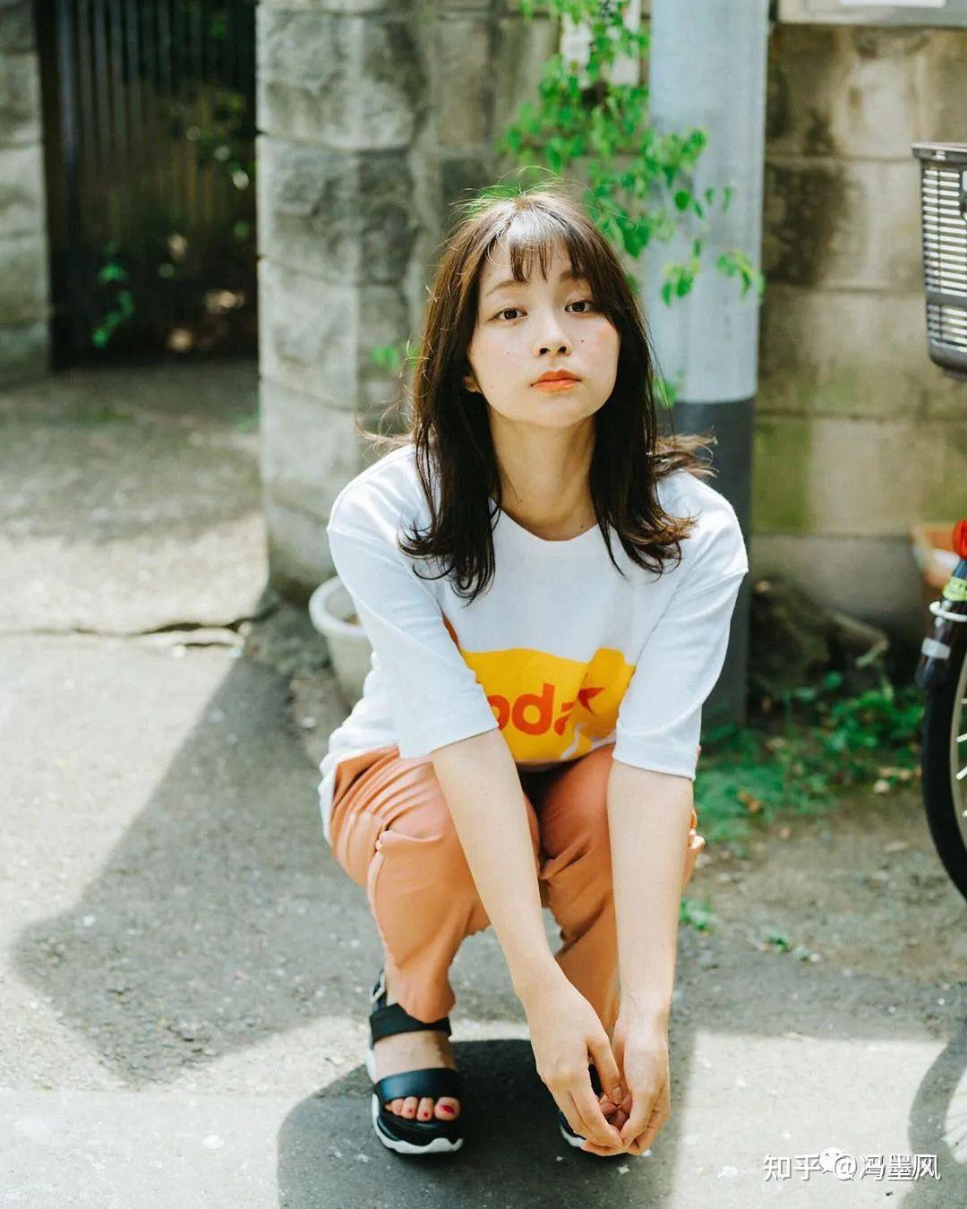 懒人必备8个拍照姿势,气质感满分~ - 知乎