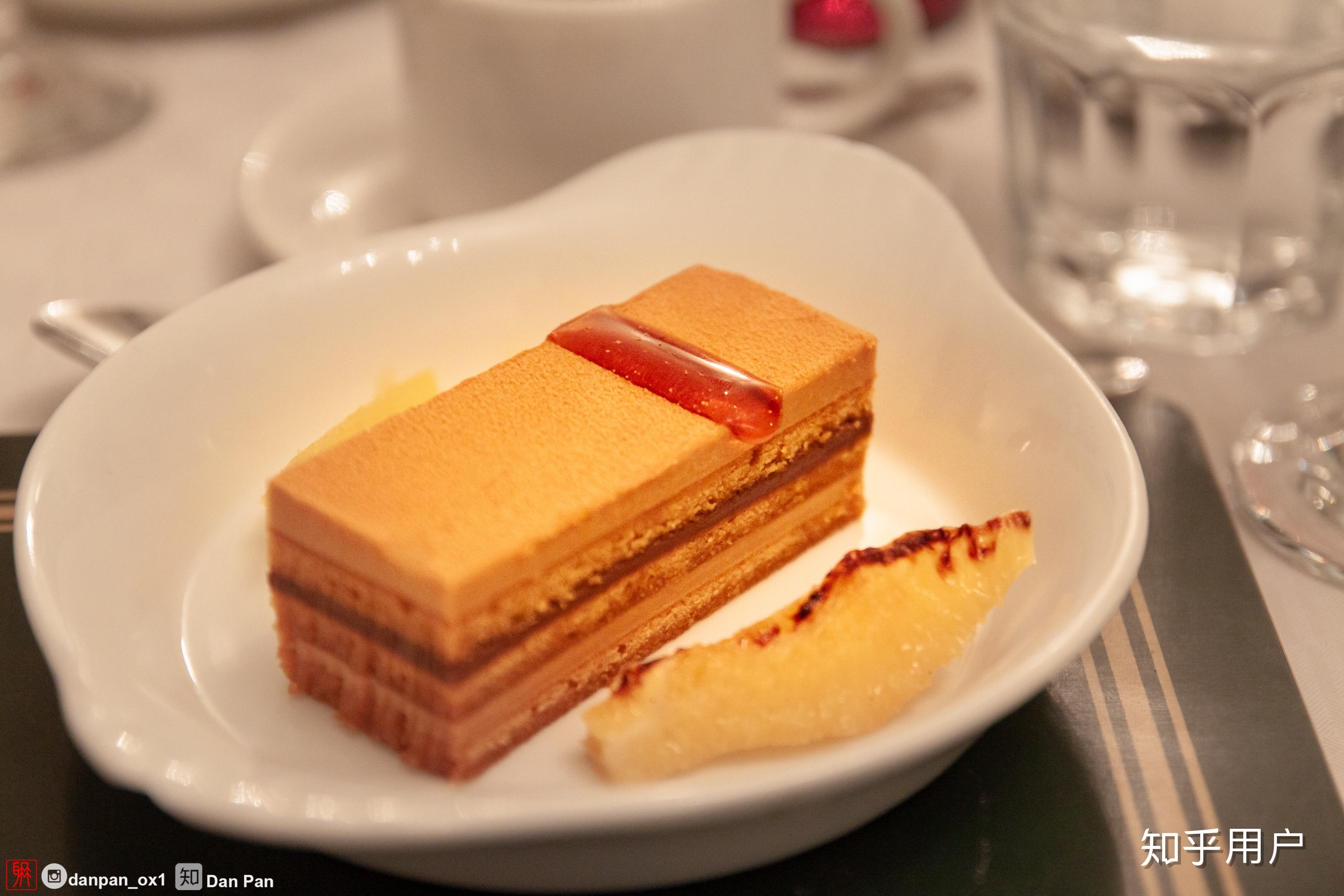 在剑桥大学和牛津大学等知名高校吃正餐formaldinner是一种什么样的