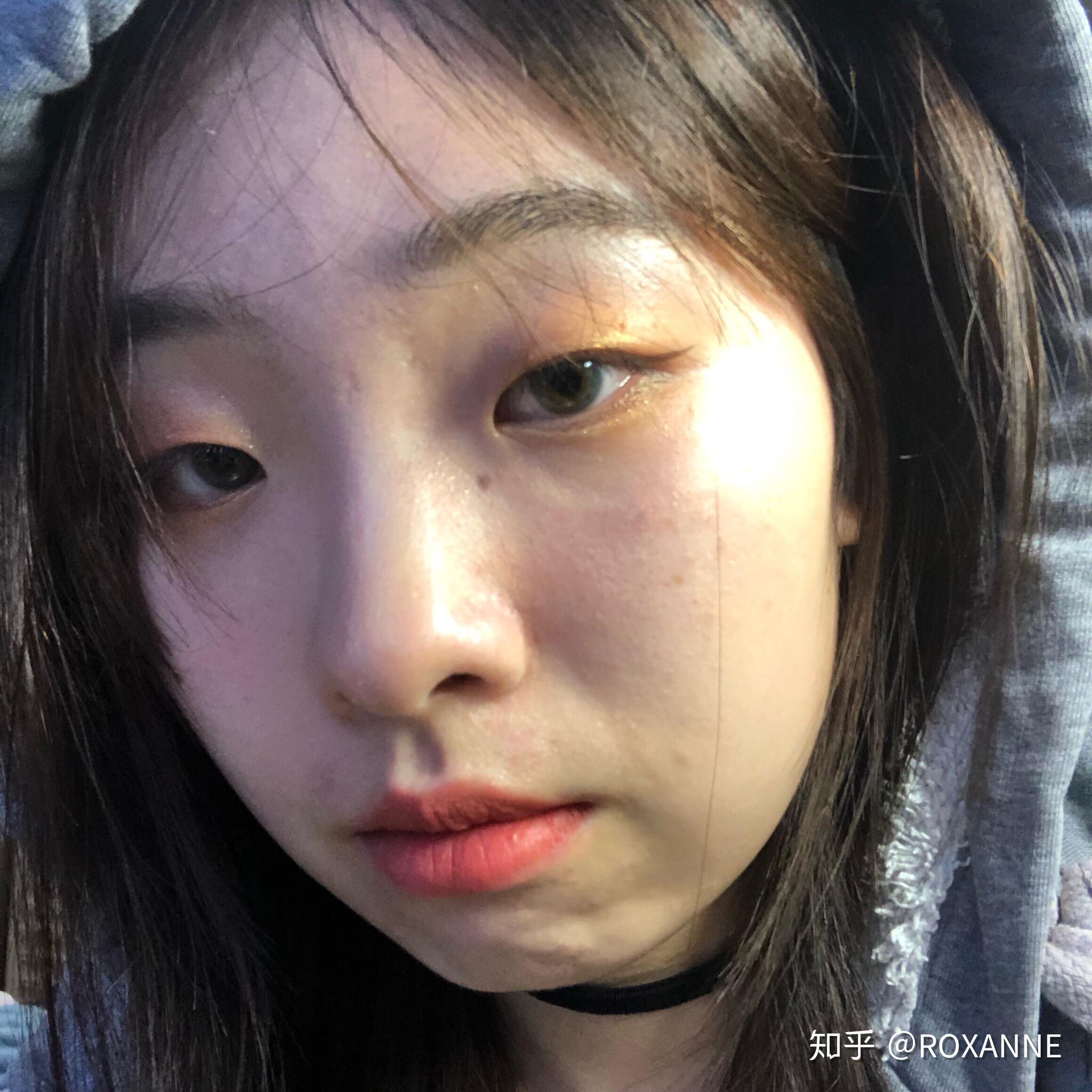 有没有那种单眼皮小眼睛塌鼻梁厚嘴唇但还挺好看的女生