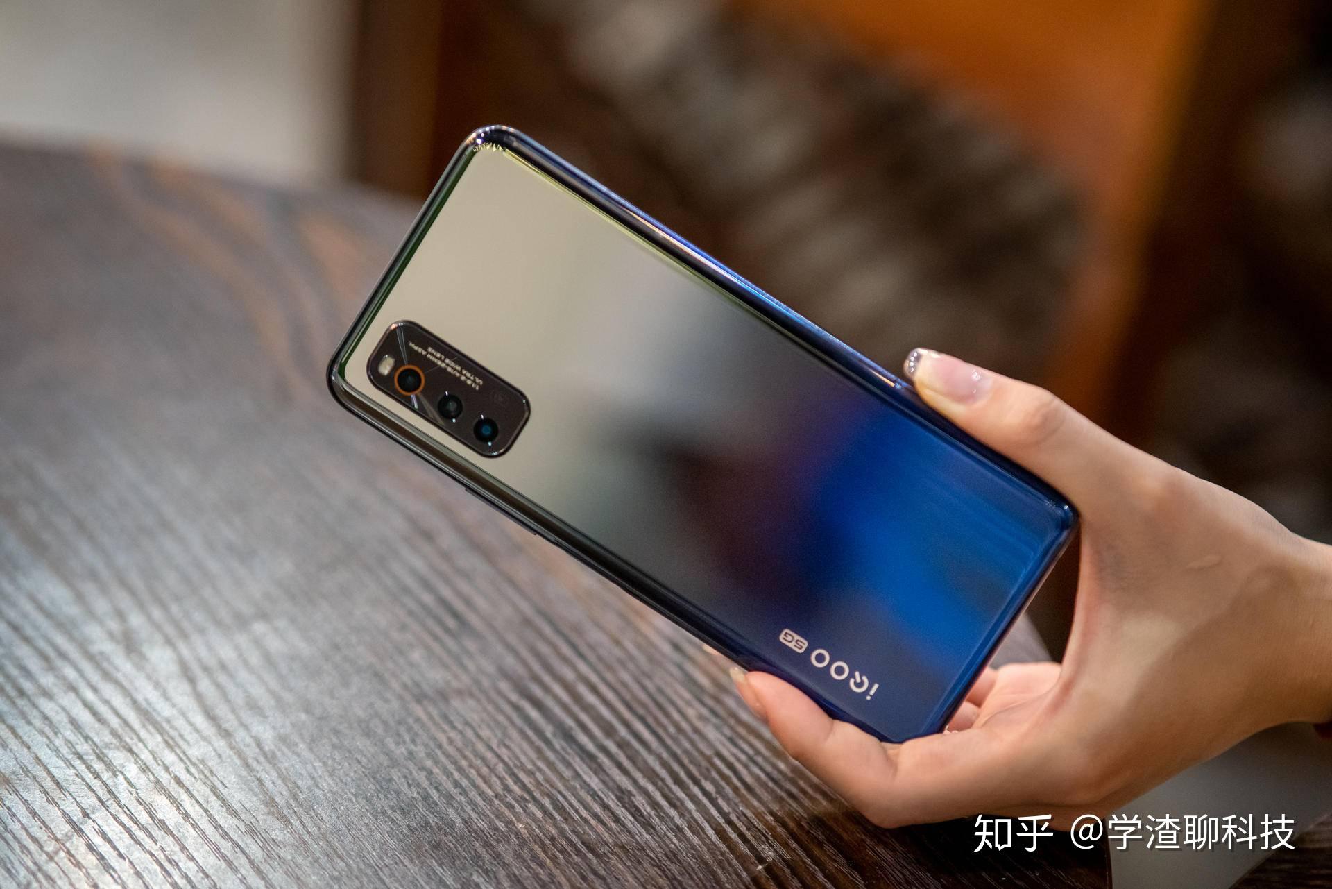 2020年最具性价比的手机iqooneo3这三大亮点你知道几个