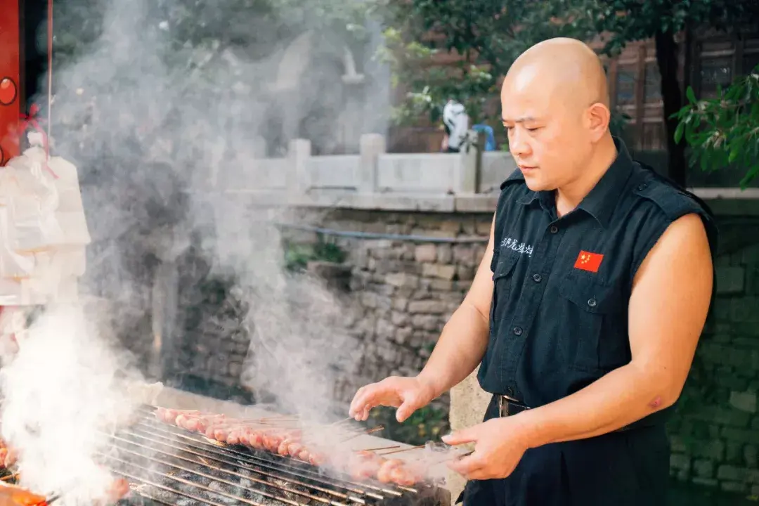 马路摆摊王灵魂烧烤师