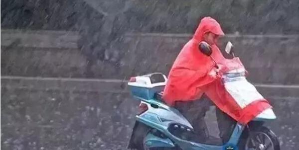 下雨天 电动车停放到户外 但电动车一旦进水又有什么影响呢 知乎 下雨天 电动车停放到户外 但电动车一旦进水又有什么影响呢 知乎