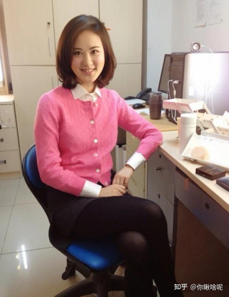 秦方：从重庆走出的央视著名主持人，男友在雾中迷路了 - 知乎