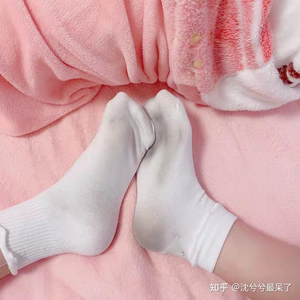 请问男生喜欢穿女生的白袜或棉袜,大家可以说说看嘛? - 知乎