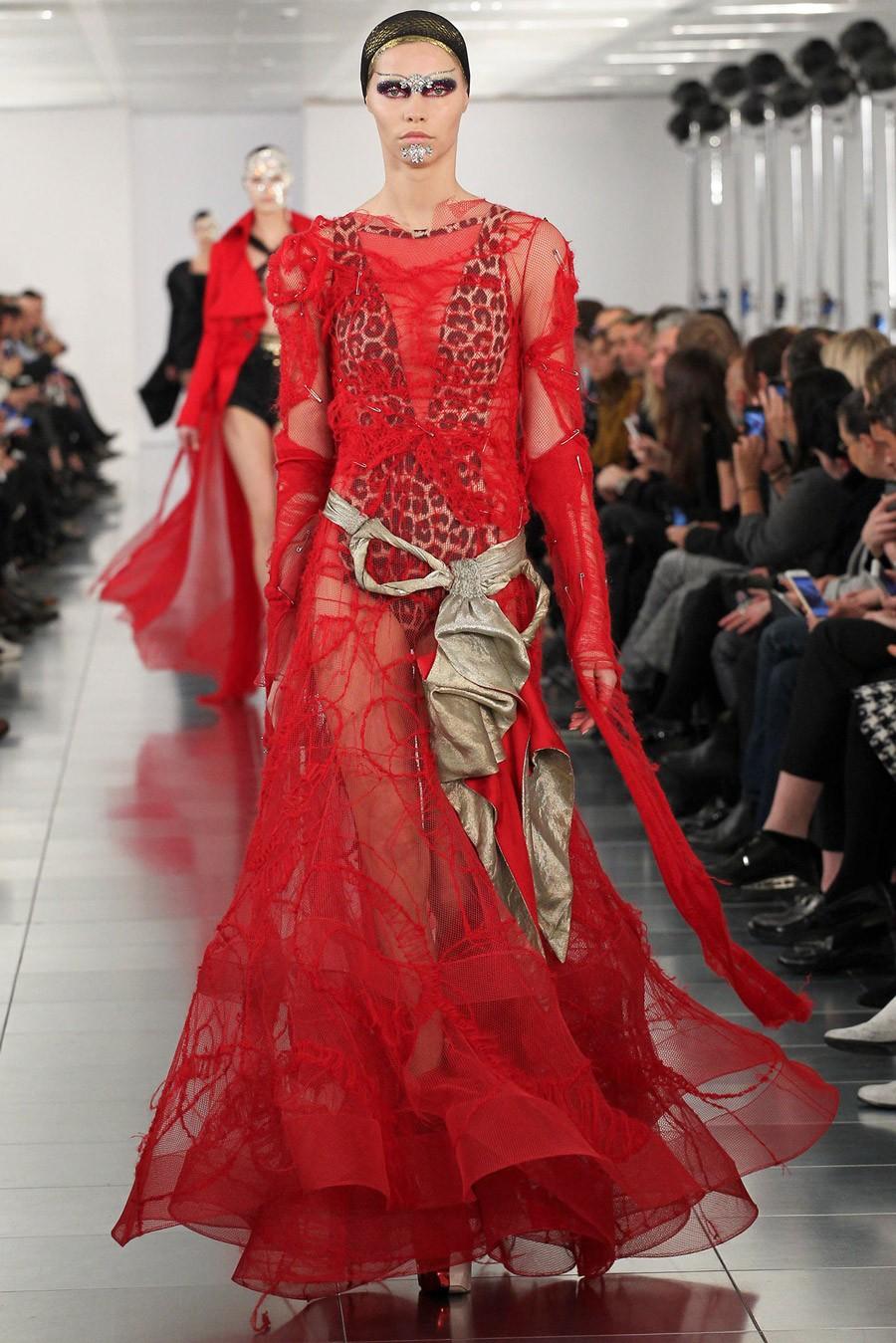 高定海盗爷强势回归maisonmartinmargiela首场高级定制秀完美落幕