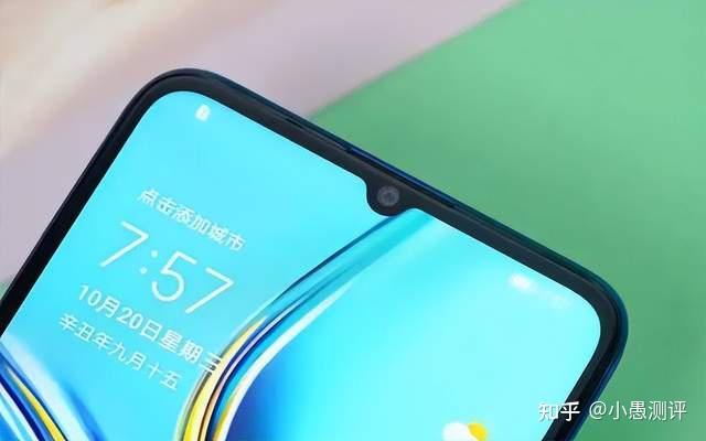 如今,荣耀x30 max的价格从2399元跌至1262元,从现在的价格来看,荣