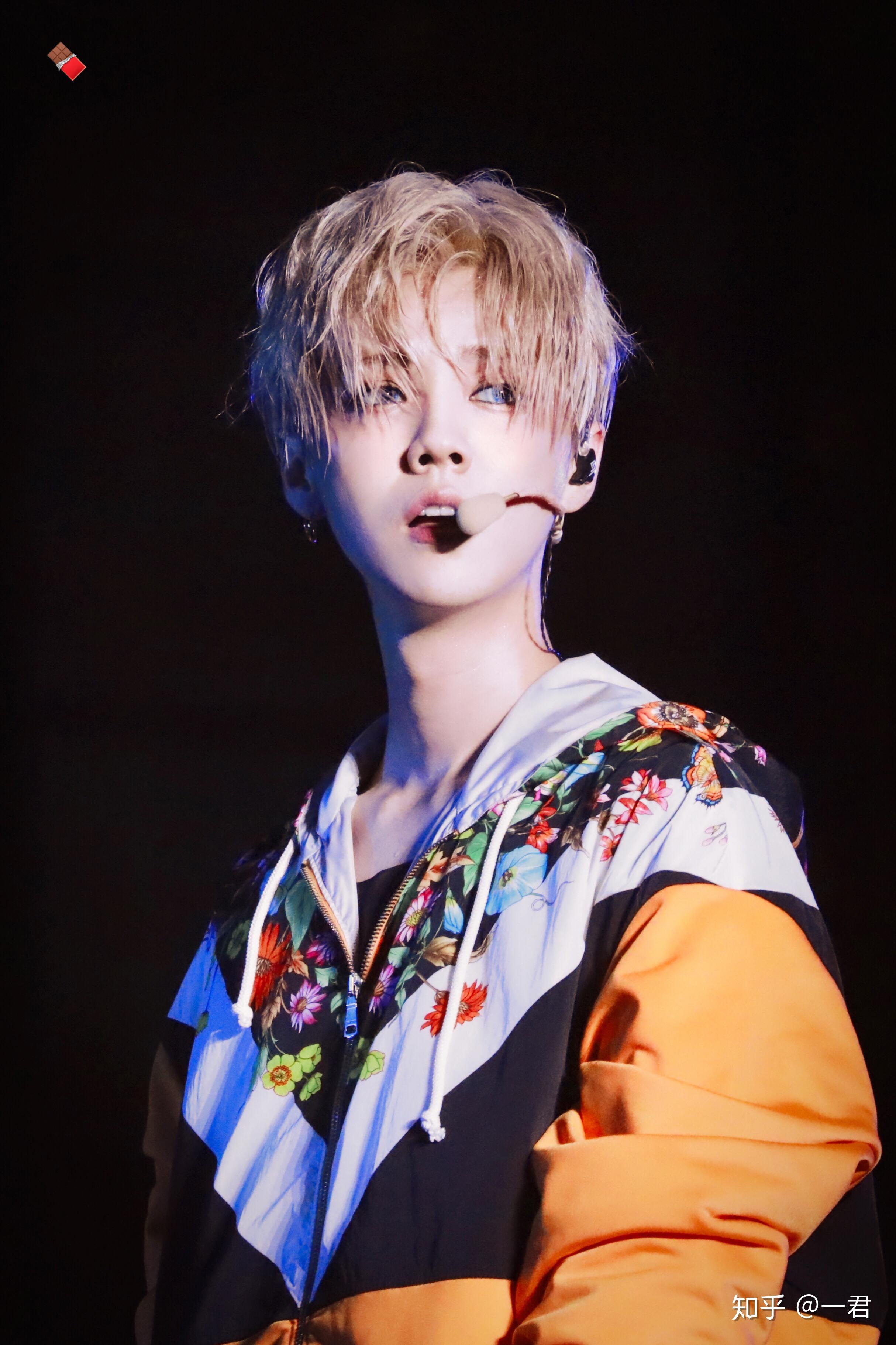 有没有鹿晗比心的照片分享呀? - 知乎