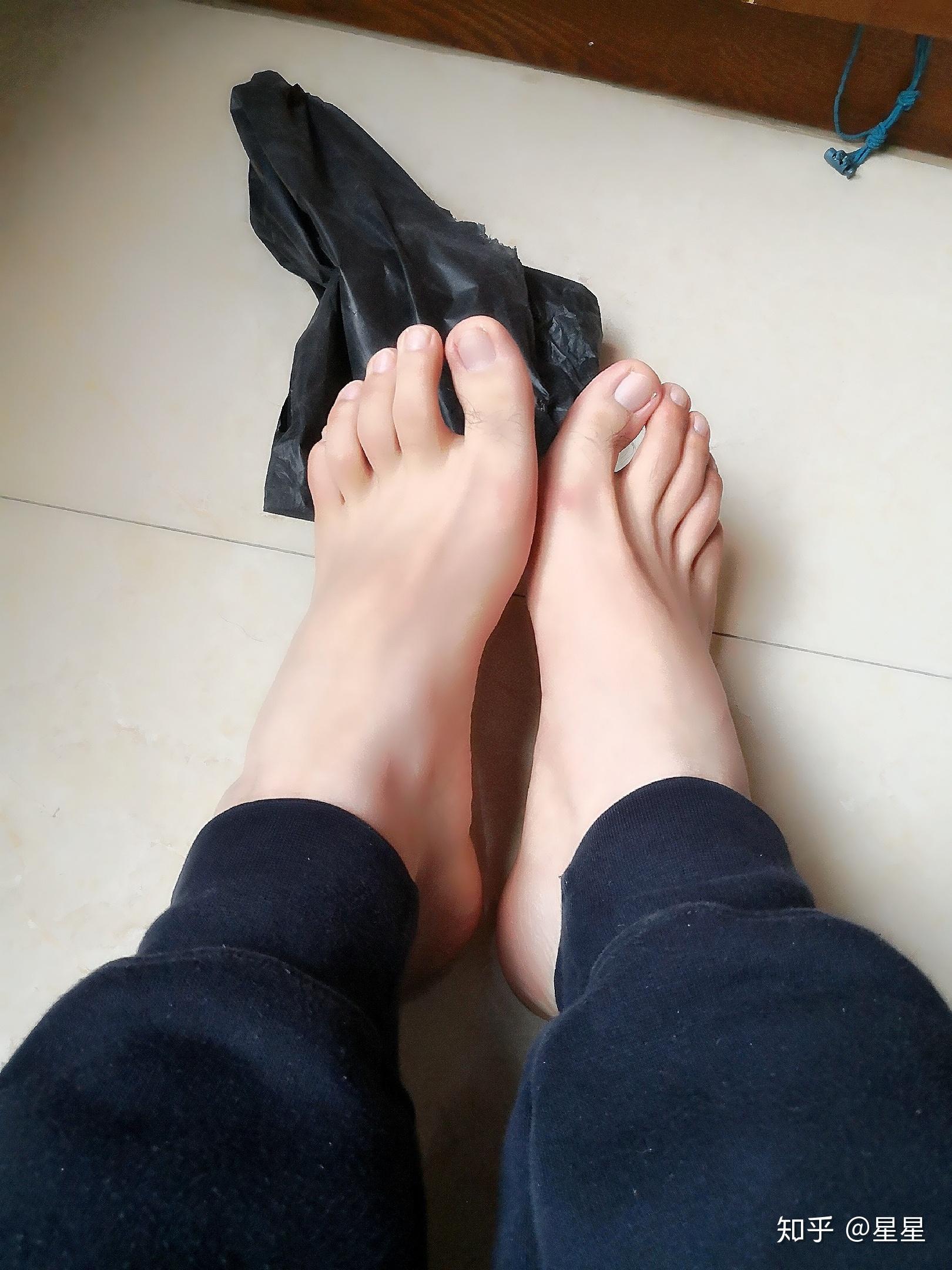 有没有觉得男人的脚好看可以加分? - 知乎