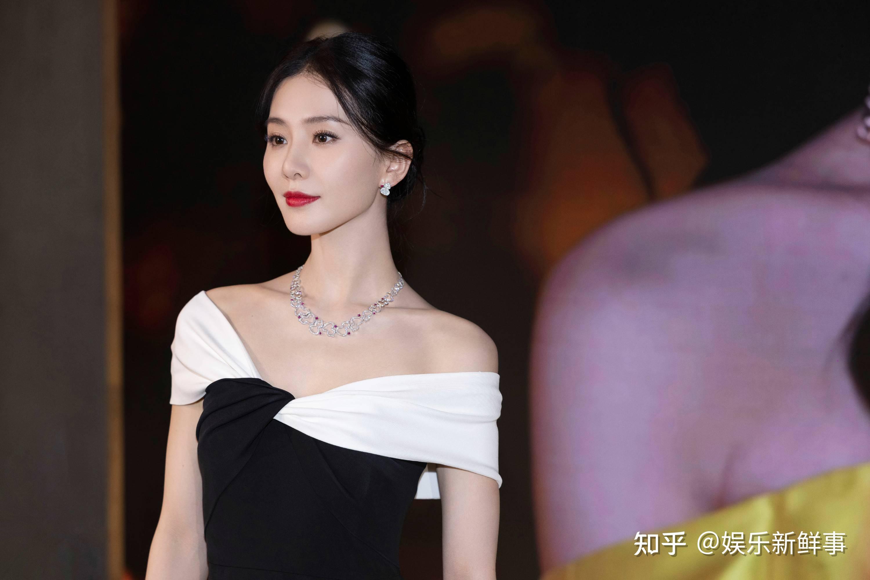 刘诗诗亮相上海品牌活动 温柔大气风采绝佳 - 知乎