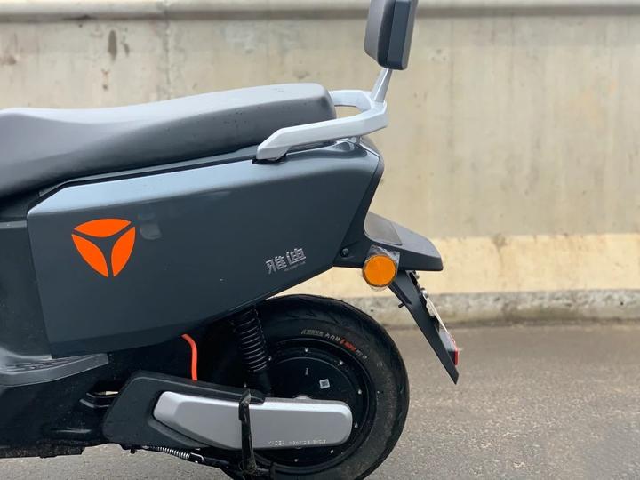 2023雅迪电动车推荐哪款好,铅酸电池/雅迪石墨烯电池/锂电池(新国标