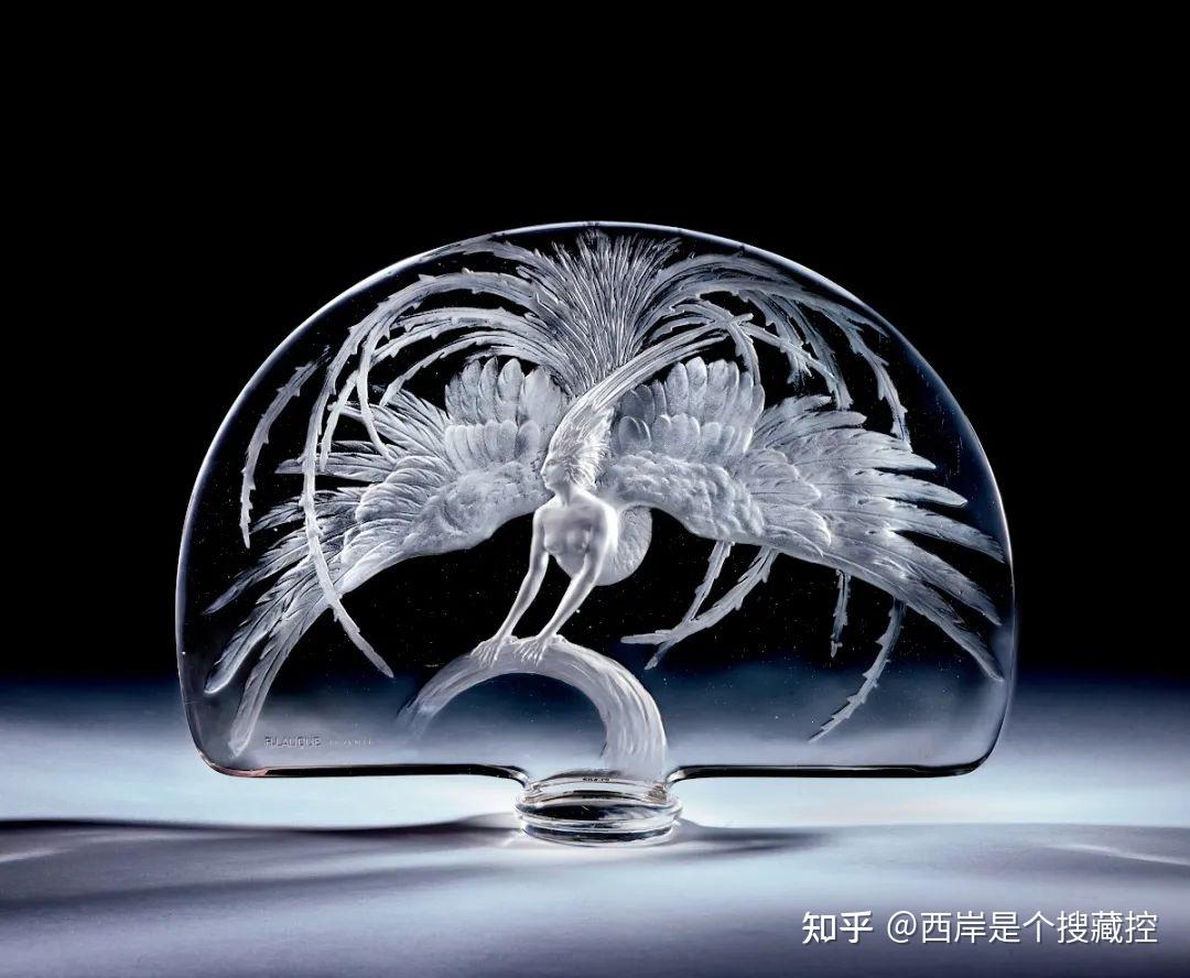 就是雷内·拉利克,新艺术时代最著名,最耀眼的艺术大师,他的玻璃艺术