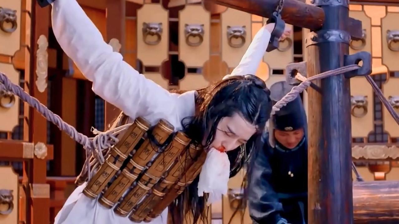 皇后怀三年都生不出来不料皇上轻轻一推竟直接从嘴里吐了出来