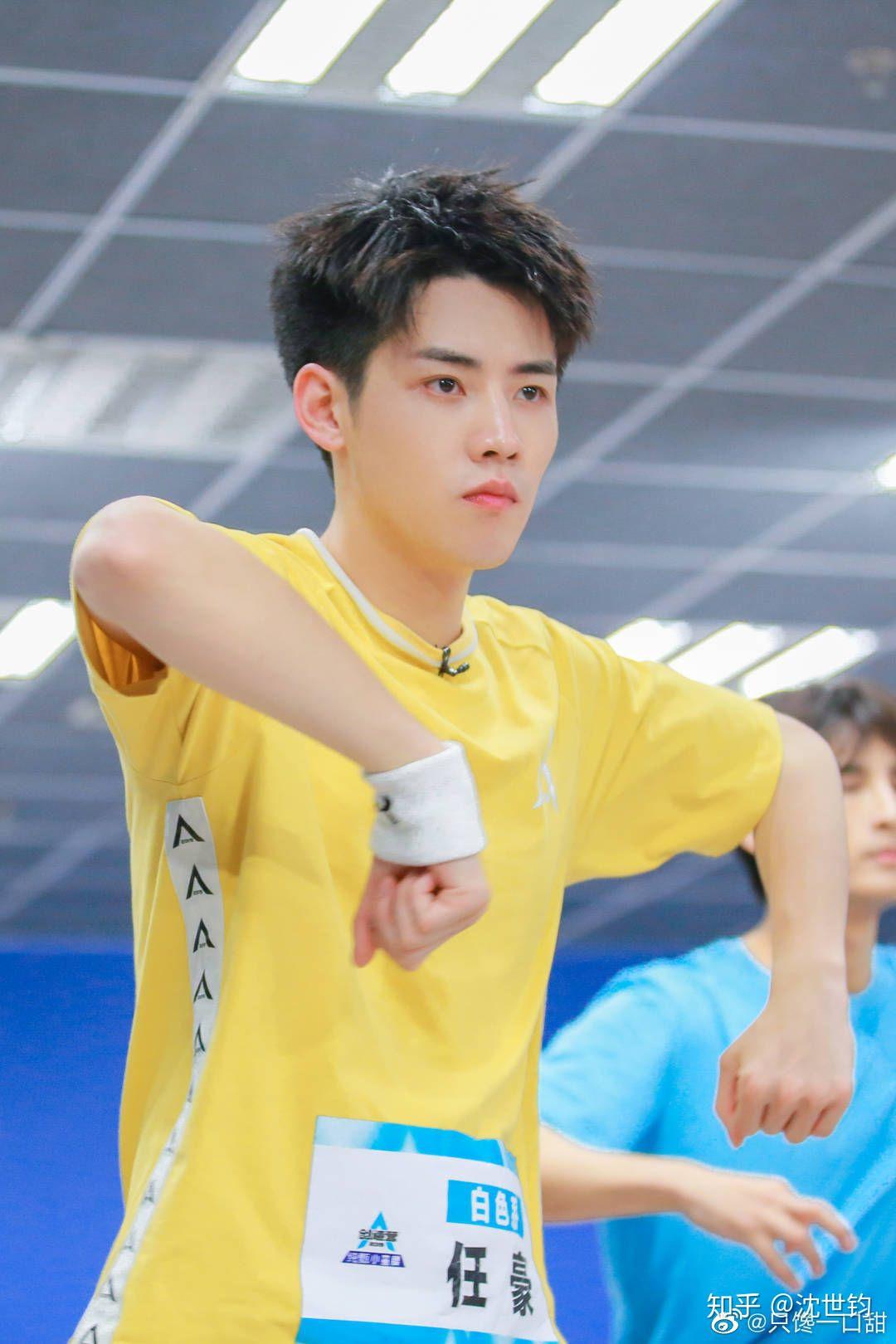 如何评价r1se任豪古装剧国子监里的造型