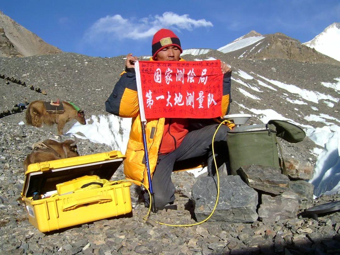 野外测绘,两次上珠峰