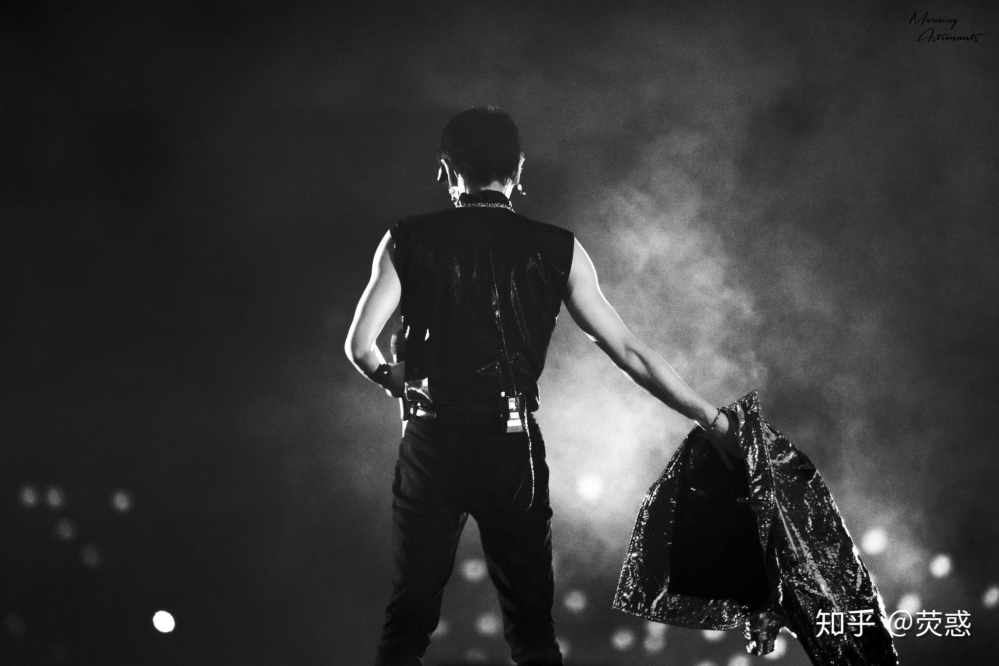 有没有华晨宇的背影图?