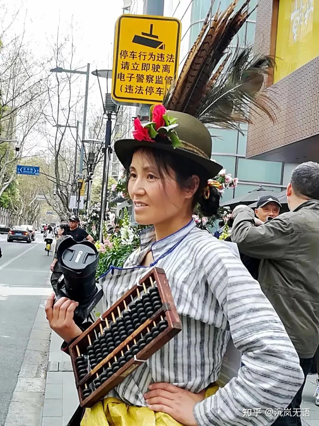 上海网红作家鸡毛姐是什么让她把荒诞变成了神话