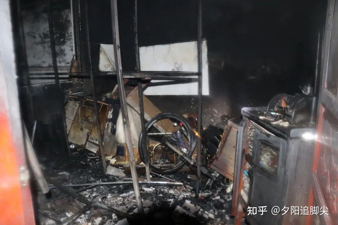 吓人!手机充电器爆炸致右眼瞬间失明! - 知乎