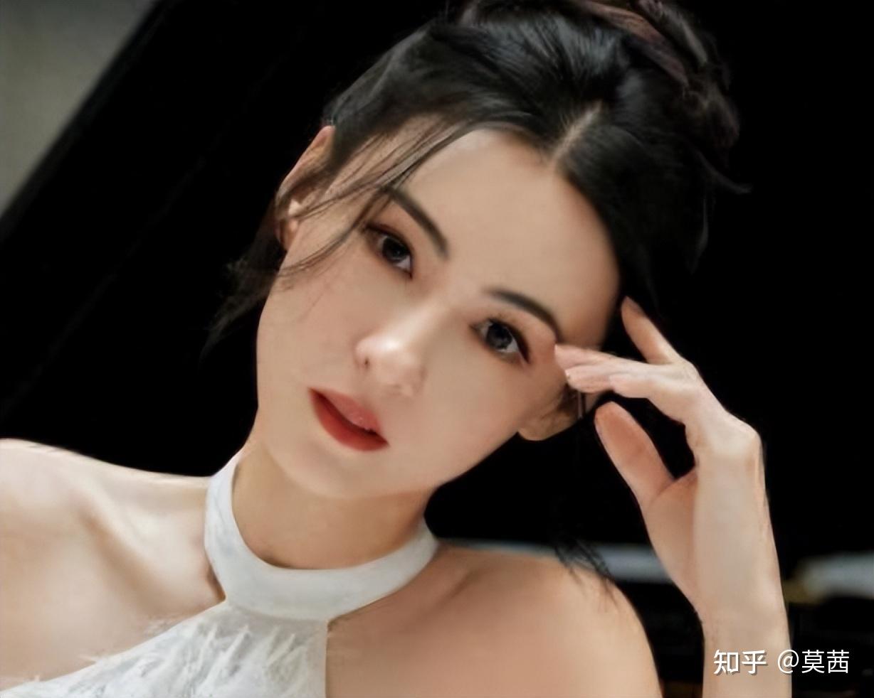 张柏芝虽然不曝出三胎父亲,但也不是绝对秘密.谢贤也许是知情人