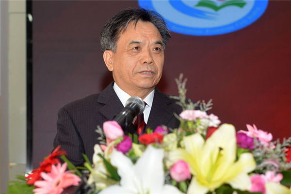 魏胜先致开幕词.