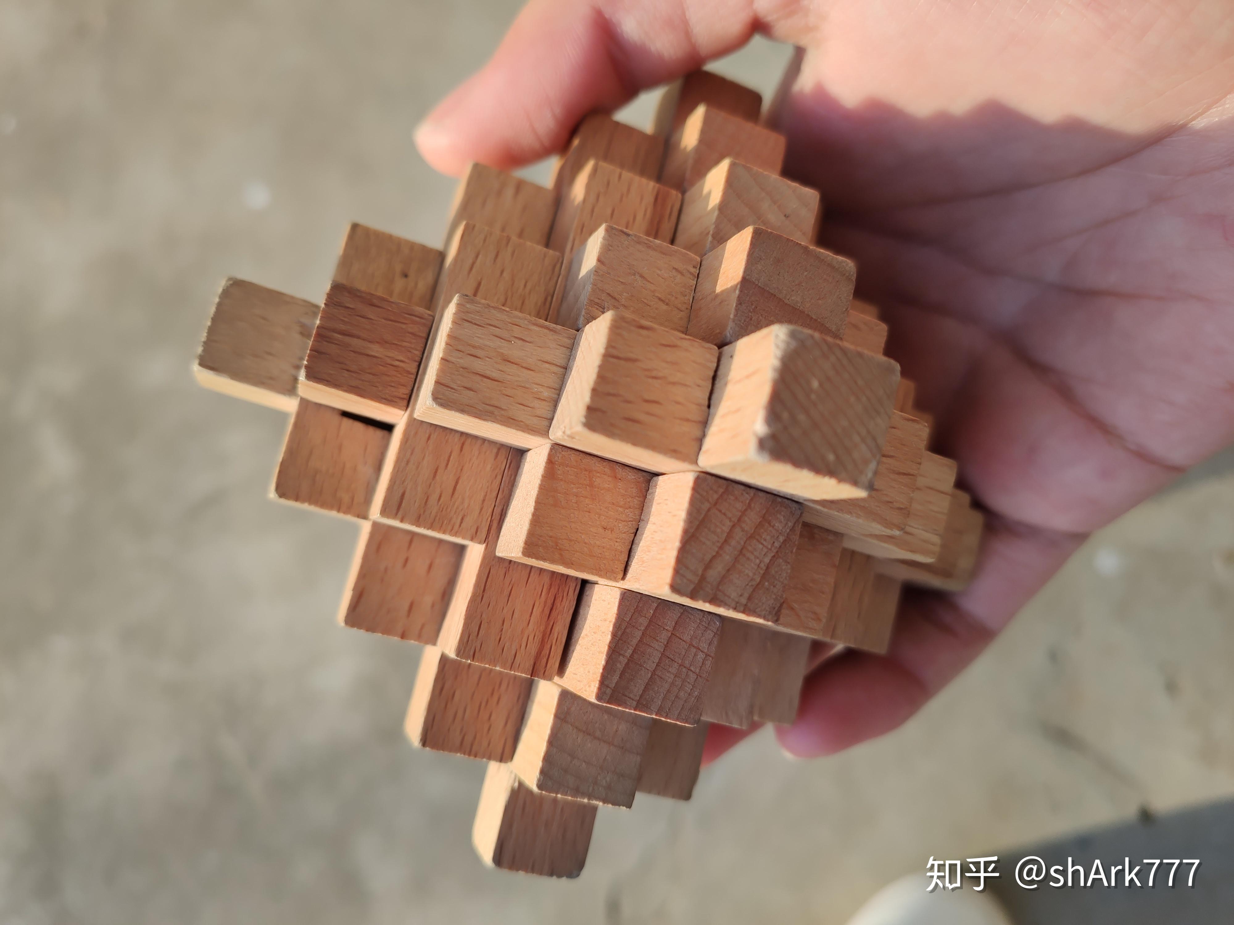 孔明锁八角锁咋开啊网上的教程他md一碰就开了我这个跟焊死了一样求救