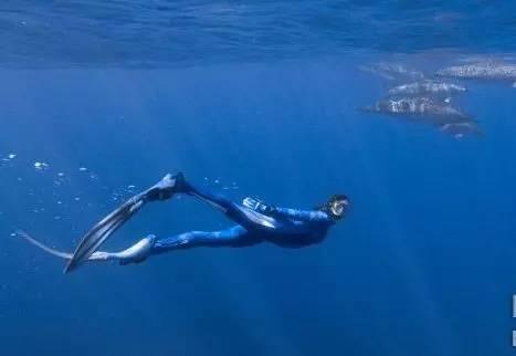 自由潜泳池静态憋气训练详细介绍