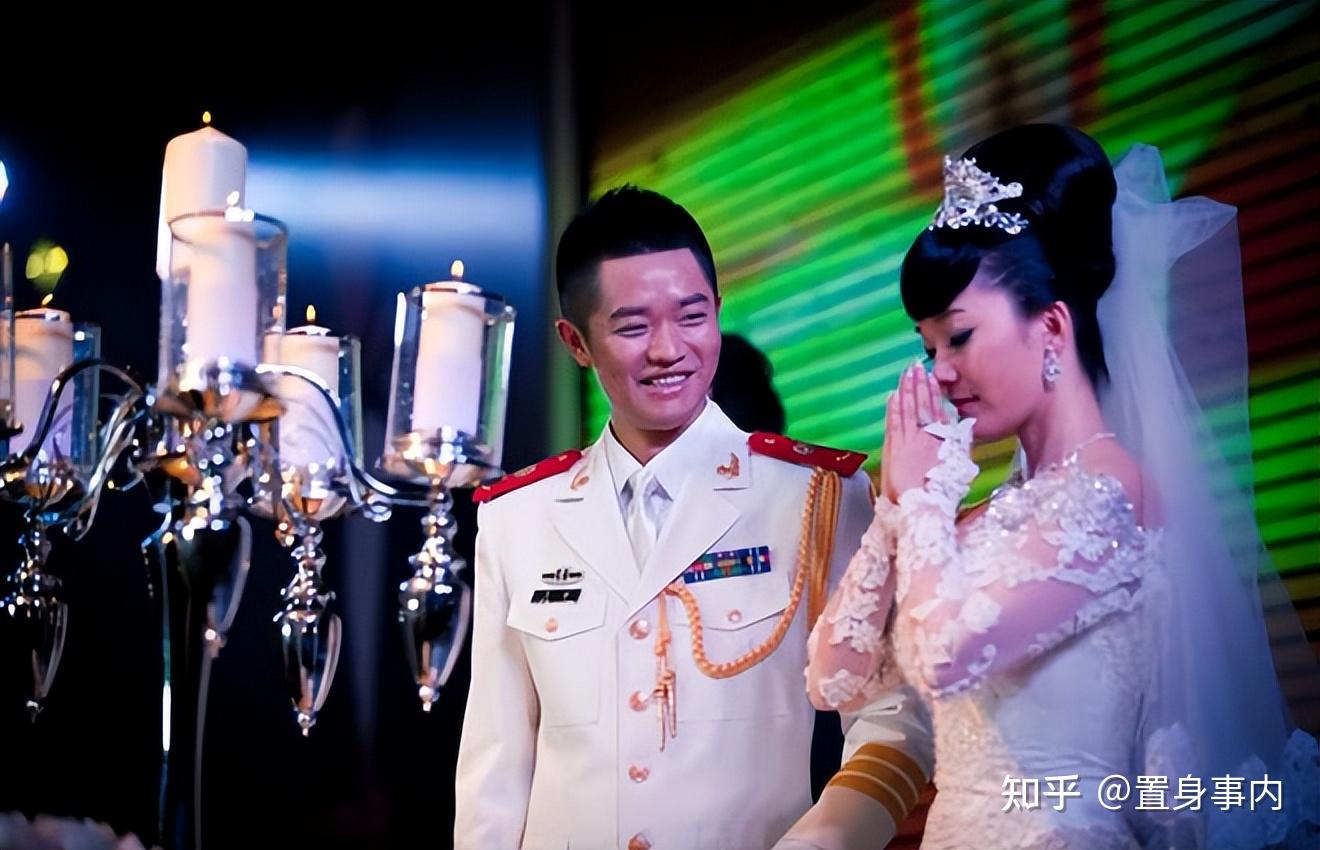 演艺圈5对莫逆之交互当损友19年拍结婚照也带在身边