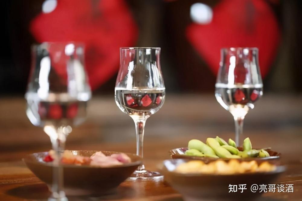 这3款中档白酒40元左右是酒桌上大受欢迎的粮食酒行家才买