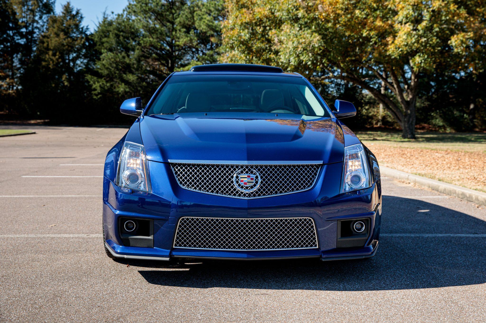 罕见的美系性能旅行车2012款凯迪拉克ctsvwagon实拍图发布