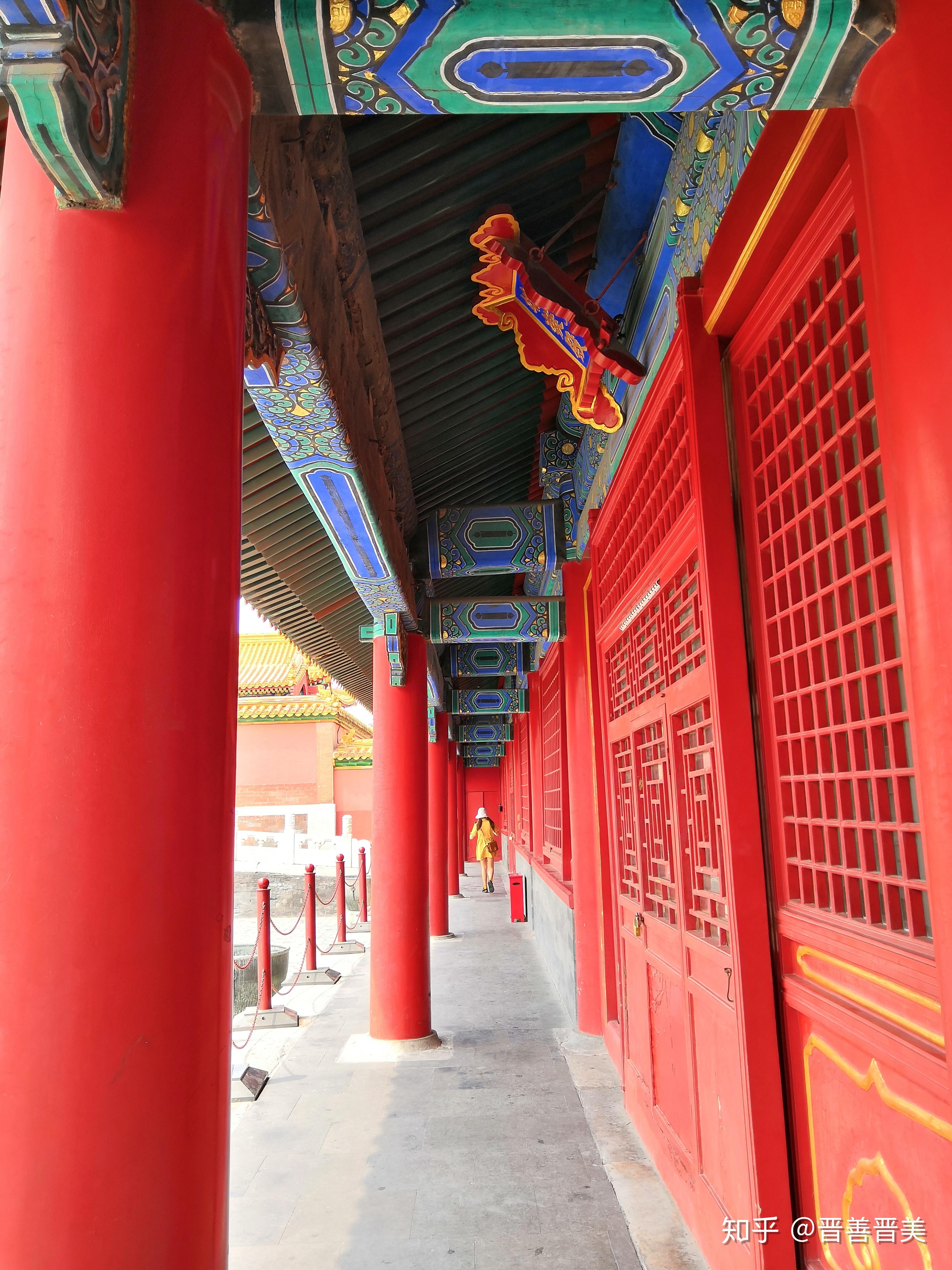 紫禁城又名"紫金城"或"宫城".