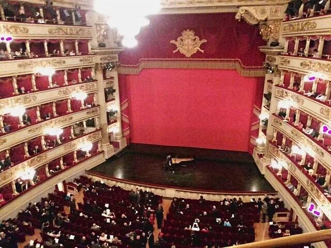 现就读国内二本的综合性大学,声乐专业大四,想