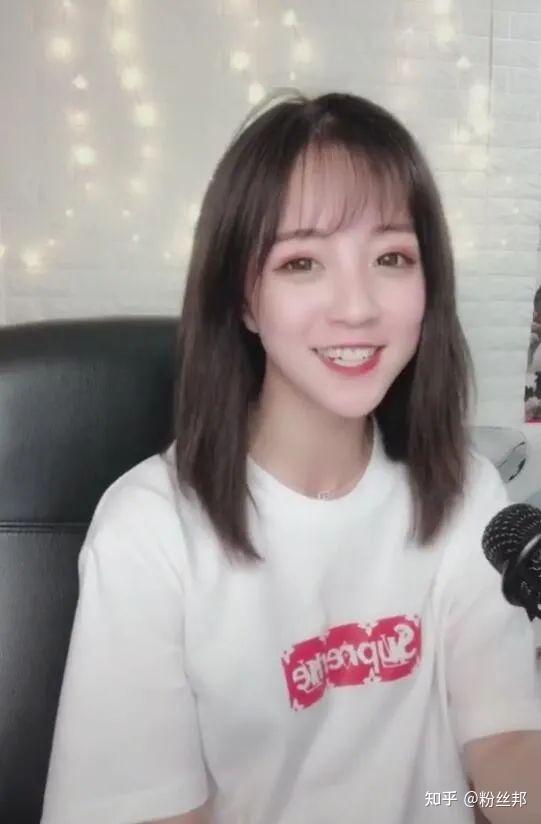 莉哥大号解封更新作品曾因戏唱国歌被拘留封禁粉丝称她是一姐