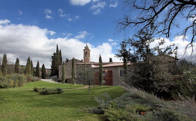 勒桦酒庄(domaine leroy)位于法国勃艮第(burgundy)产区,是该产区内的