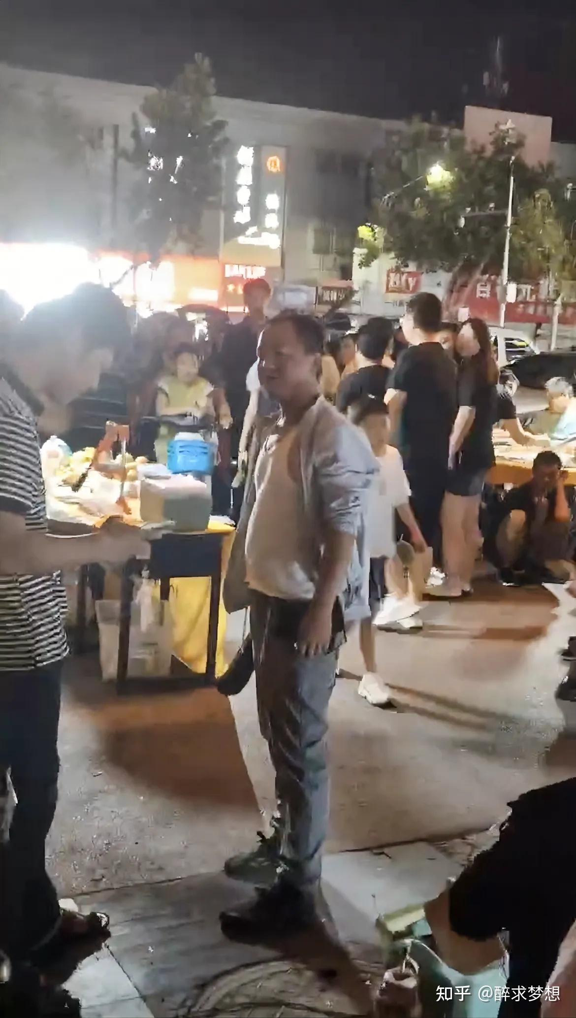 山东一男子持刀伤人致1死,警方通报,网友评论区炸锅!