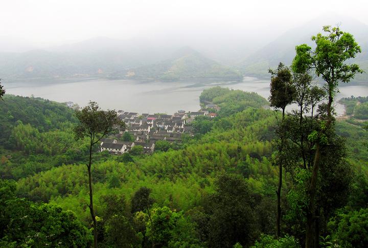 栲栳山古道,连通上林湖和里杜湖,风光奇胜