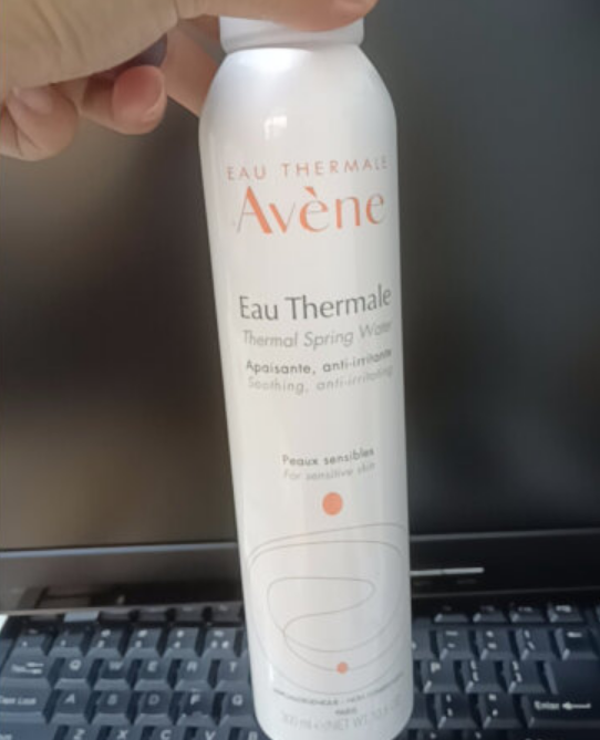 雅漾依云喷雾用来代替爽肤水可以吗?