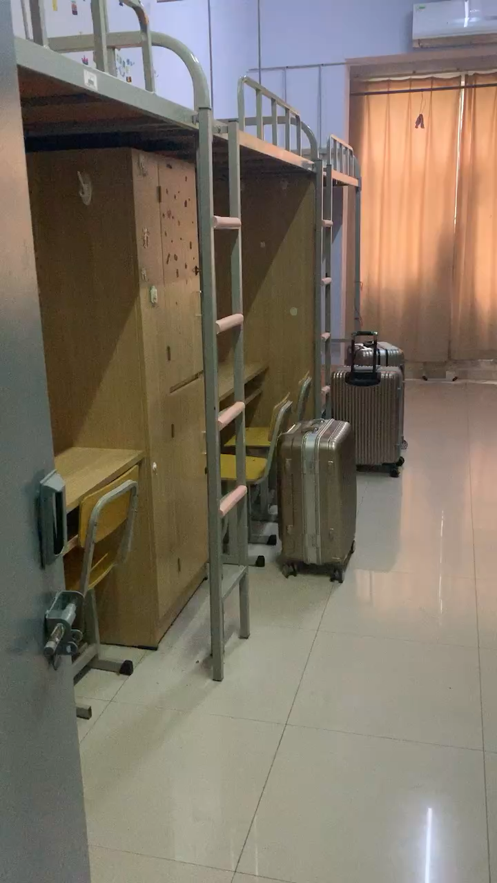 郑州师范学院的宿舍条件如何?校区内有哪些生活设施?