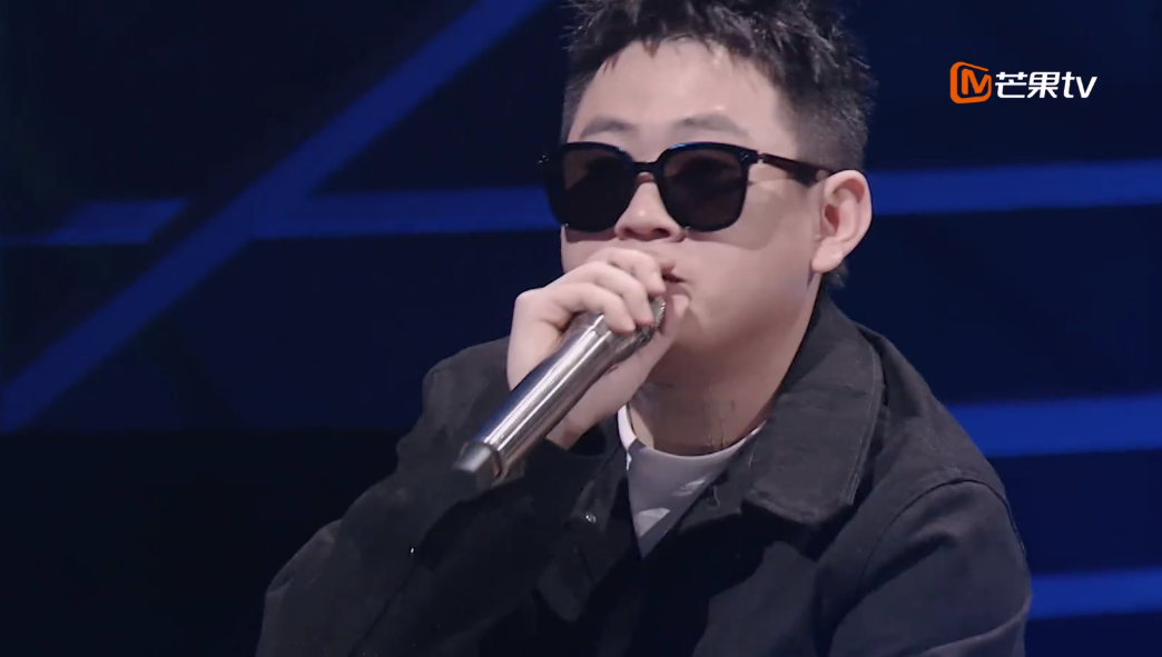 派克特又被唱哭?打赌还输掉一顿饭.