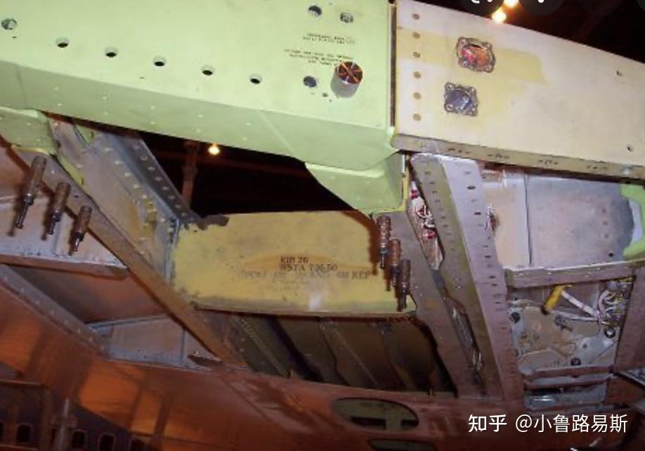 飞机油箱为什么不设在内部?