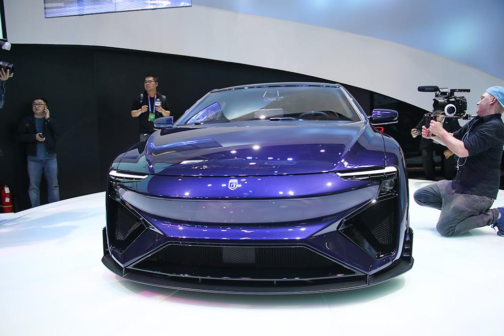 爱驰rg高性能跑车发布最大续航1200km百公里加速25s